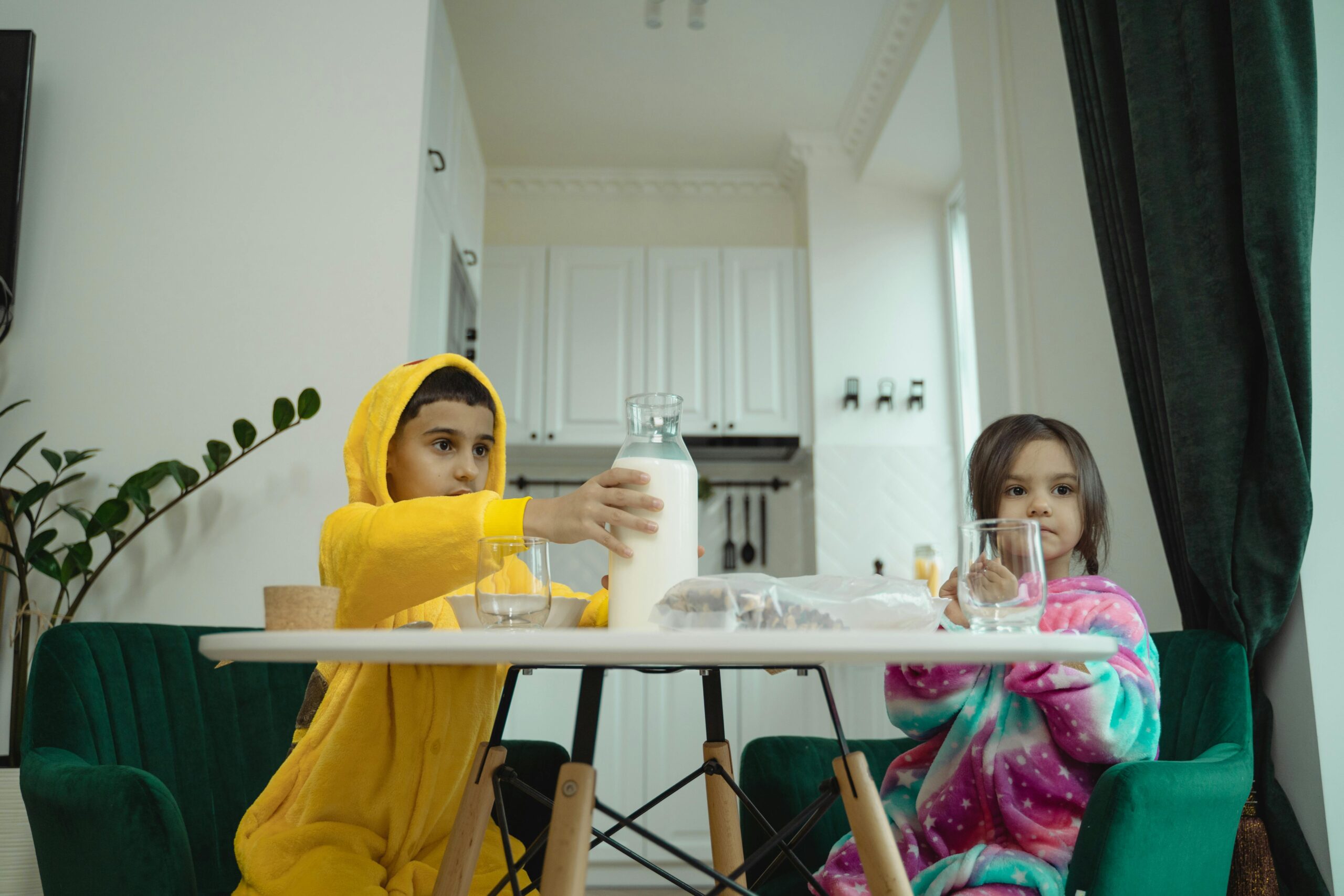 Kostenloses Stock Foto zu #indoor, am tisch, beginn des tages